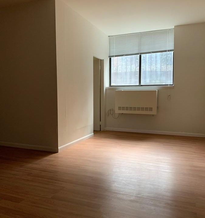 1st image of 207 E 30th St APT 1E