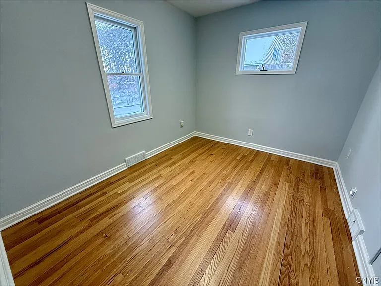 223 Cleveland Blvd — Photo 32