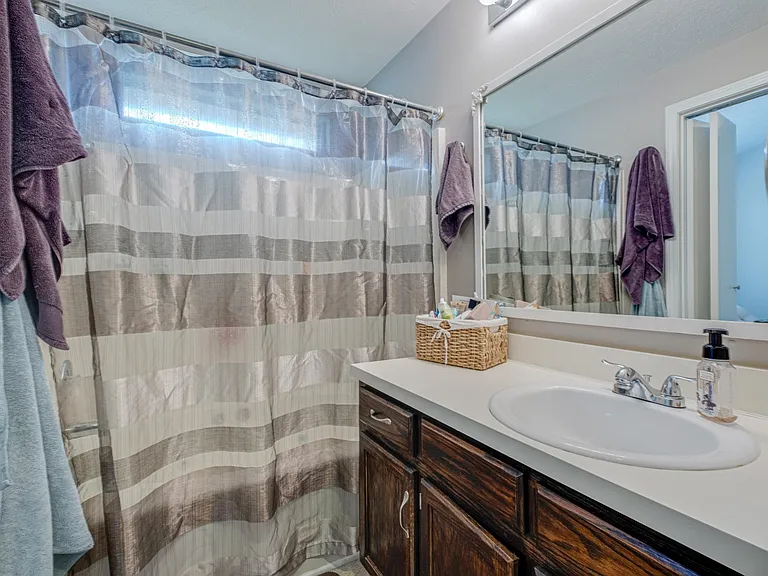4002 Farmingham Woods Dr — Photo 22