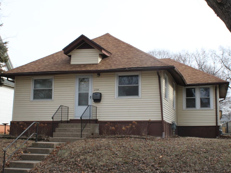 1st image of 2709 Iowa St