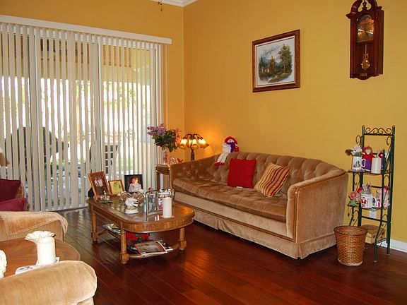 4th image of 412 NW Canna Way