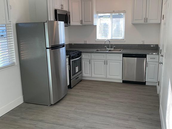 3rd image of 10450 Buena Plaza Cir