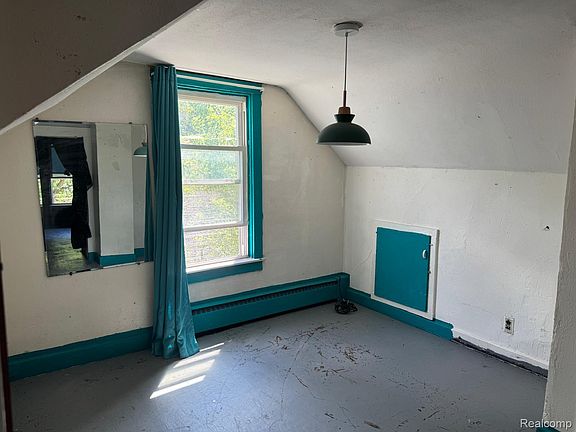 2nd image of 2216 Arlington Ave