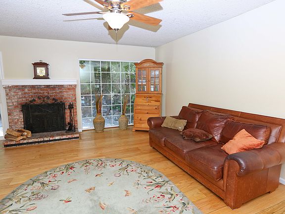 3rd image of 33152 Basswood Ave