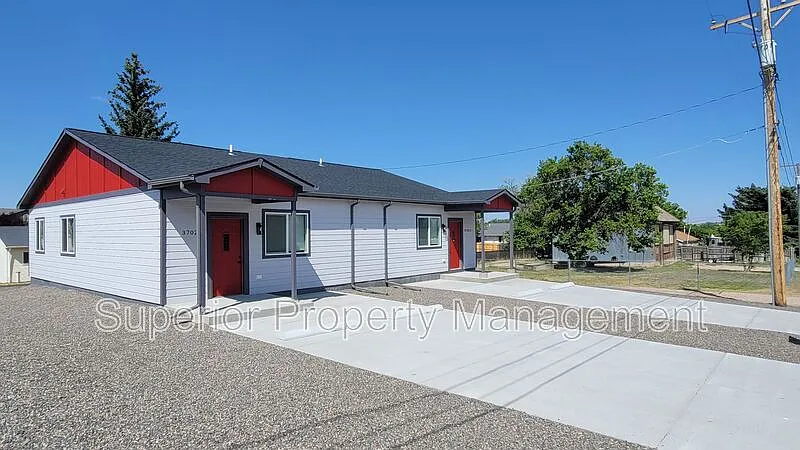 2 bed, 1.0 bath, 900 sqft, $1,400 — Photo 2