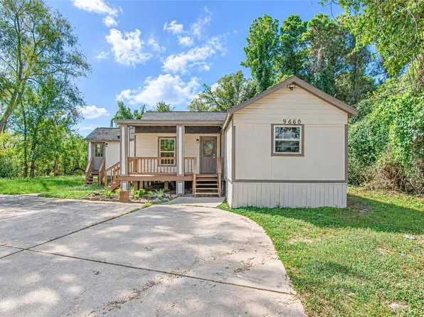9690 Simmons Dr, Conroe, TX 77385