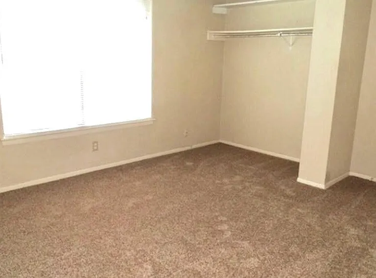 7422 Radford Trl — Photo 7