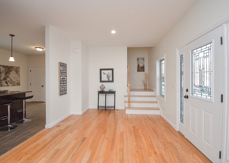 17 Elaine Cir, Springfield, MA 01109 Zillow