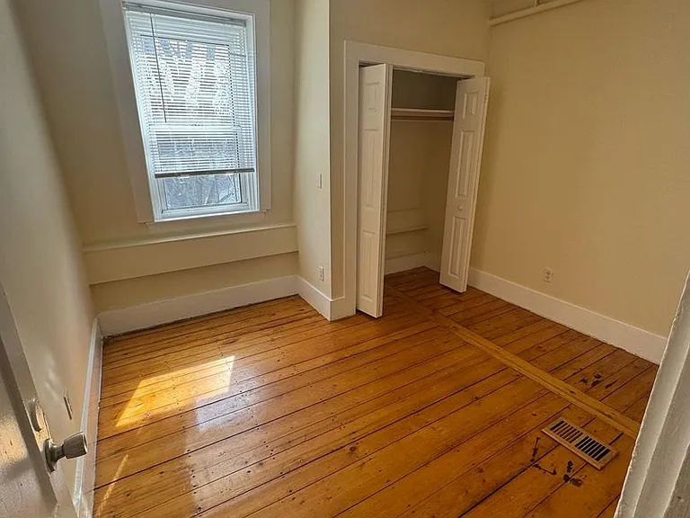 10-28 Centennial Pl — Photo 7