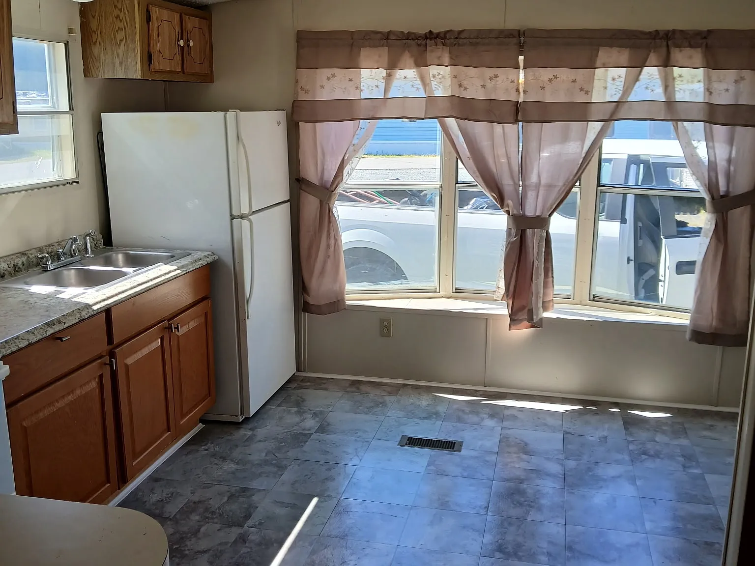 2 bed, 728 sqft, $1,299 — Photo 1