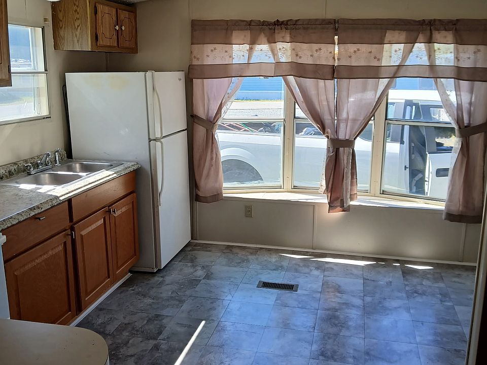 1st image of 5 Sunrise Village Rd