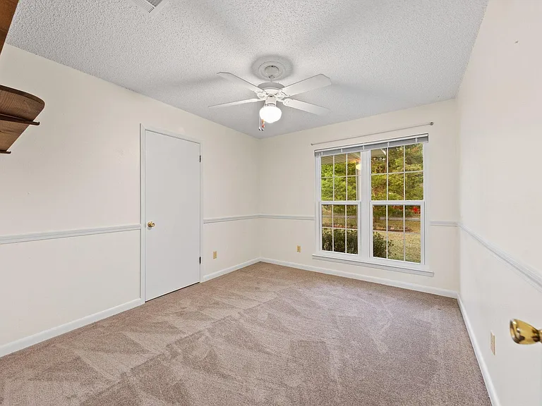 122 Beach Dr — Photo 23