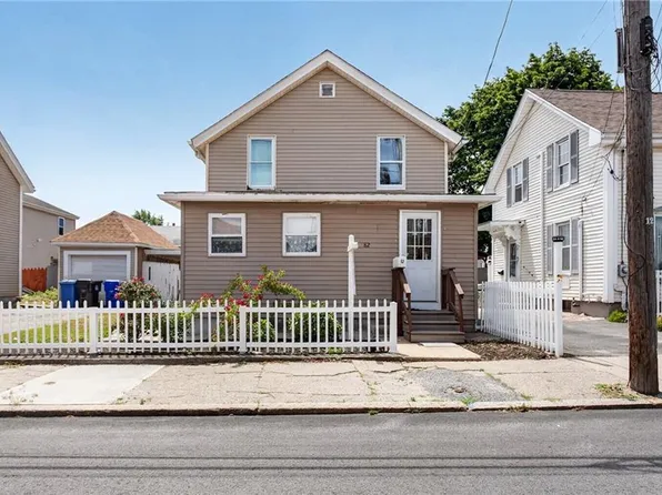82 Perry St, Central Falls, RI 02863
