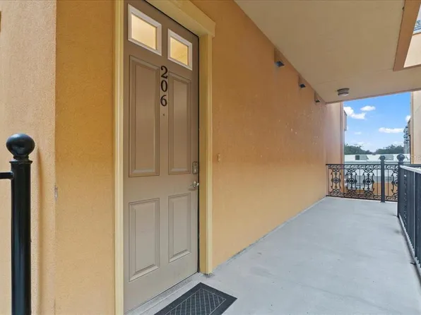 325 NW 14th St APT 206, Waldo, FL 32603