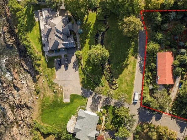 25 Maolis Rd, Nahant, MA 01908