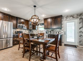 1312 Longhorn Dr, Floresville, TX 78114
