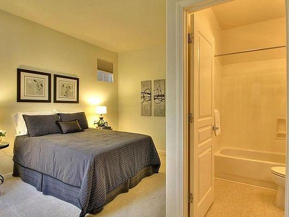 4th image of 4117 Tobin Cir
