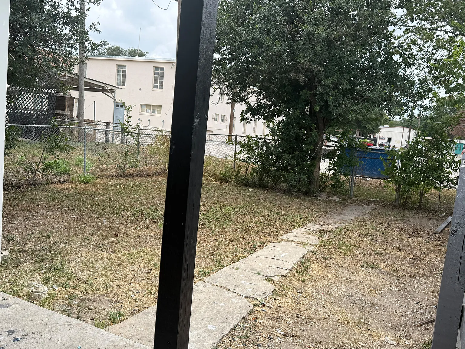 1 bed, 1680 sqft, $900 — Photo 3