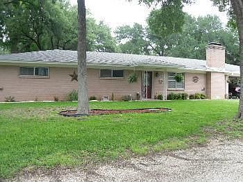 1st image of 6 Oakmont Cir