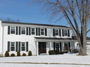 4 Schober Dr, Cary, IL 60013