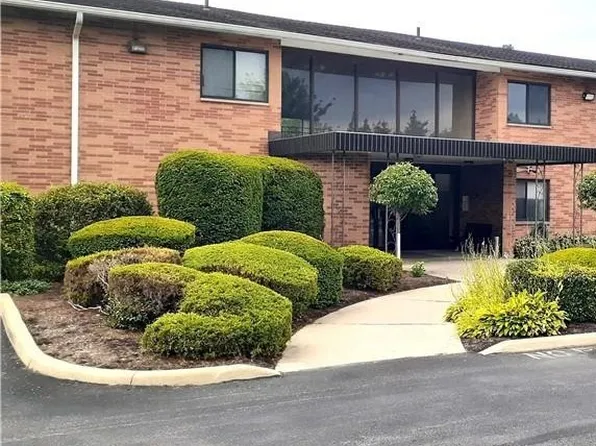 23855 David Dr Unit 212, North Olmsted, OH 44070
