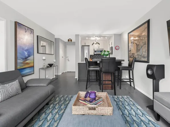 275 Greenwich Street 11D image 3 of 12