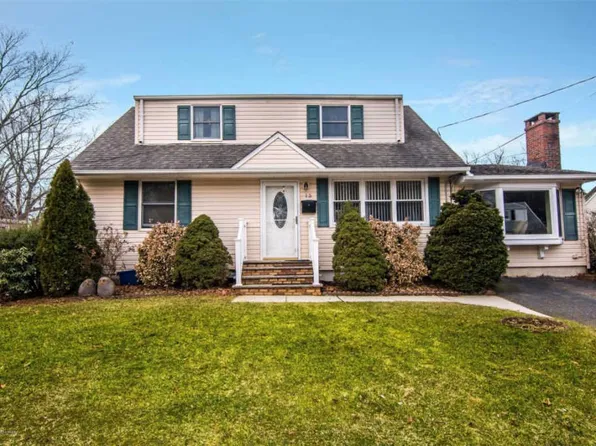15 Culver Ct, Old Bridge, NJ 08857