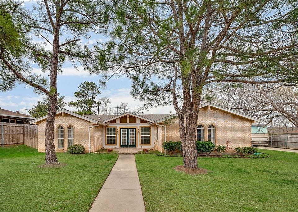 1st image of 605 Robindale Dr