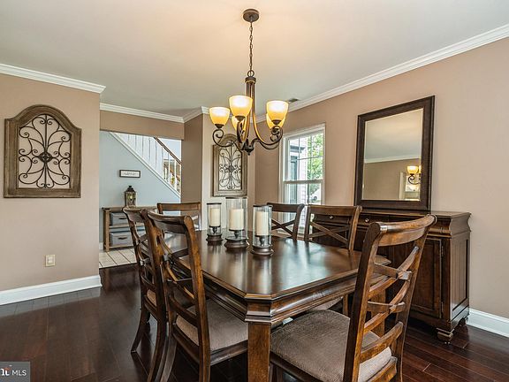 4th image of 15 Moorfield Ct
