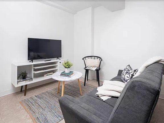 5th image of 102 Jefferson St #2