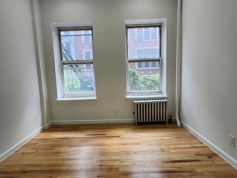 235 E 24th St #2A — Photo 8