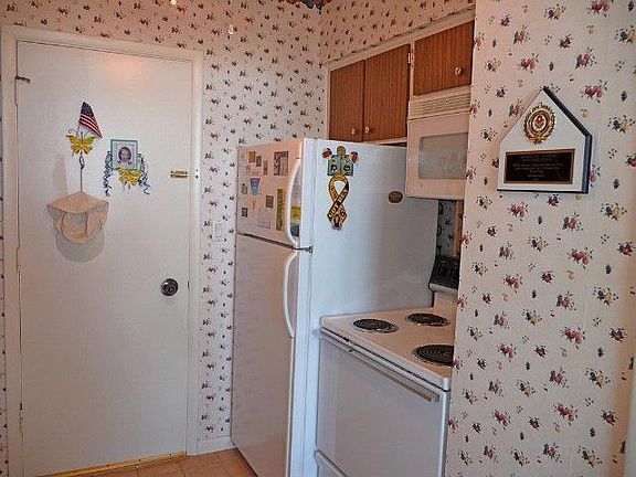 5th image of 240 Seaview Ct APT 416