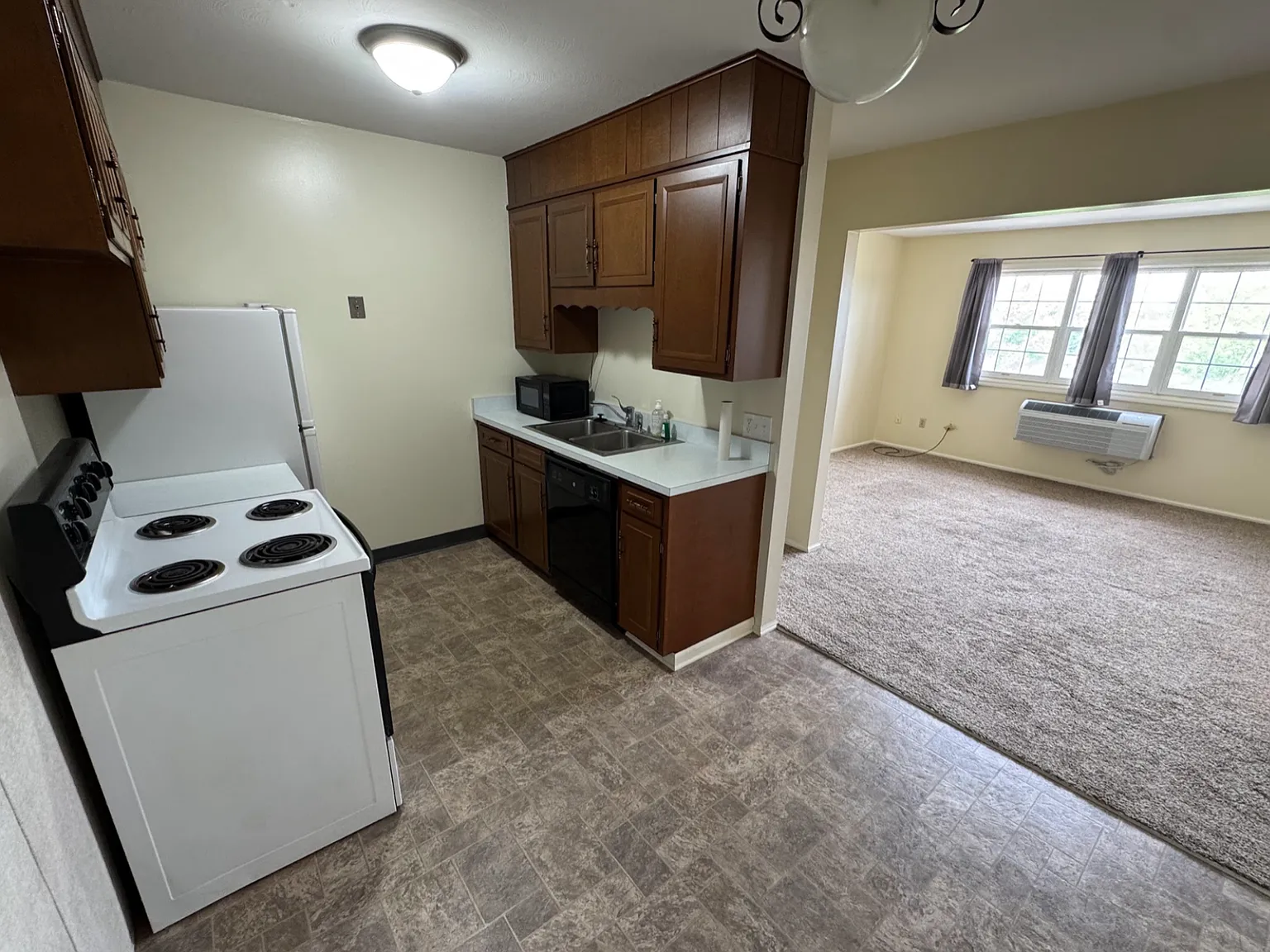2 bed, $925 — Photo 3
