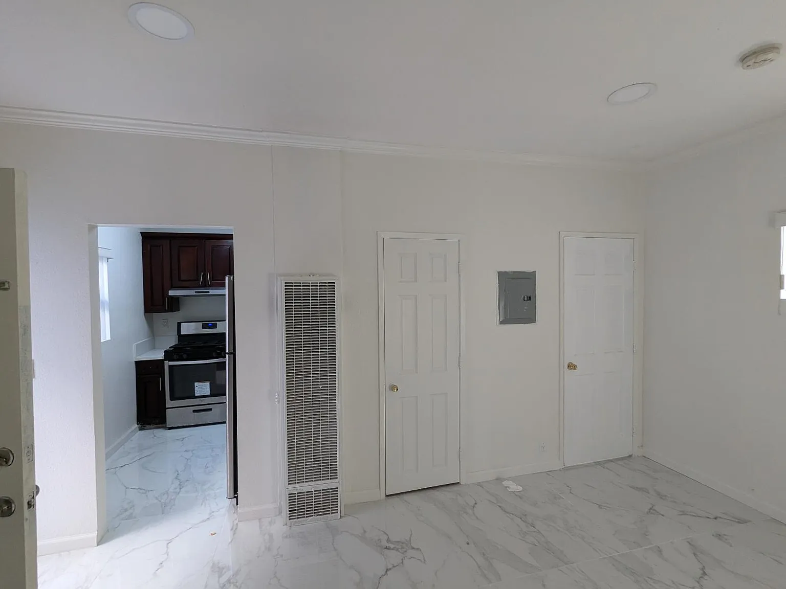 2230 E Ocean Blvd — Photo 3