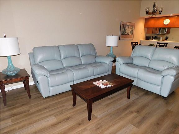 5th image of 250 Woodlake Wynde