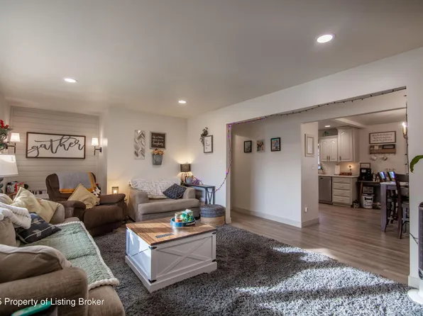 279 Baker Ave, Dickinson, ND 58601