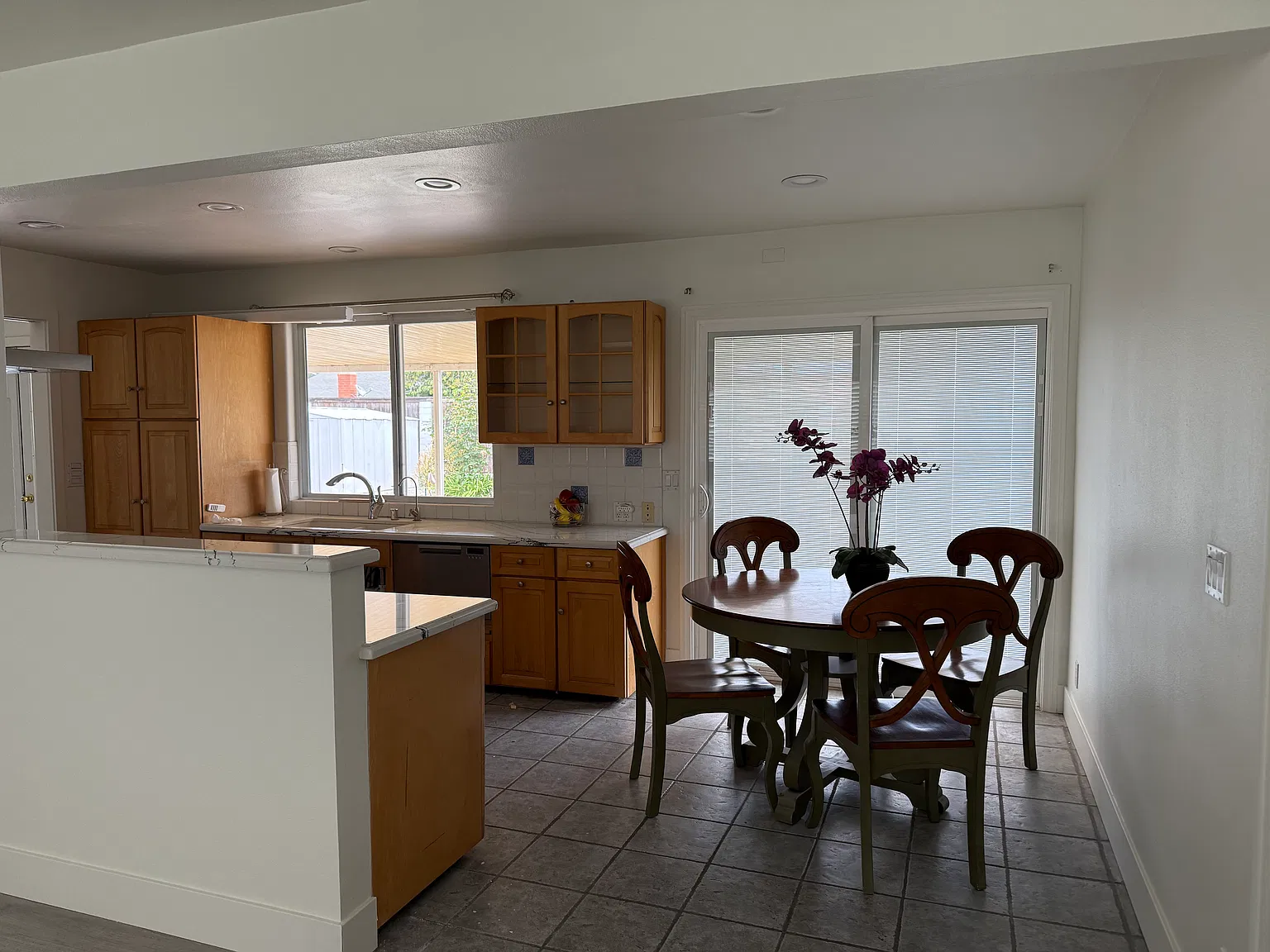 3 bed, 1244 sqft, $3,700 — Photo 2