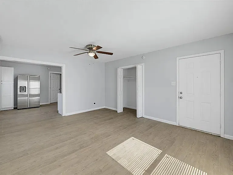 300 Emma St — Photo 2