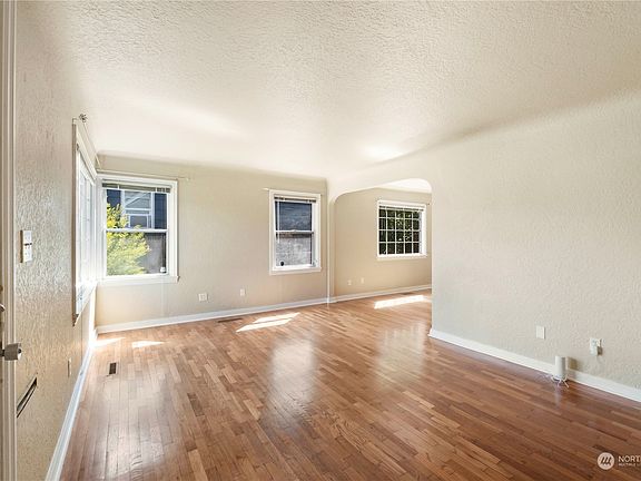 4th image of 3820 S Ainsworth Avenue