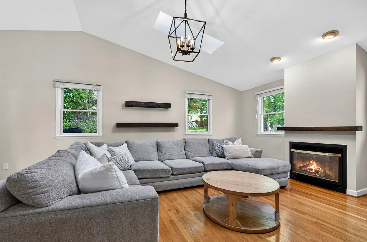 4 bed, 3000 sqft, $5,100 — Photo 3