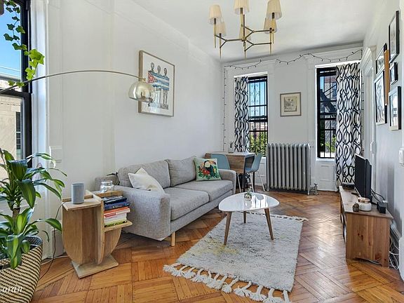 2nd image of 369 Park Pl APT 3