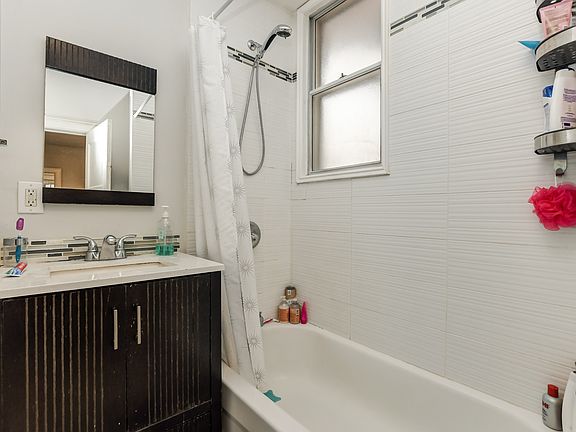 5th image of 1074 Gladstone Ave #1522956