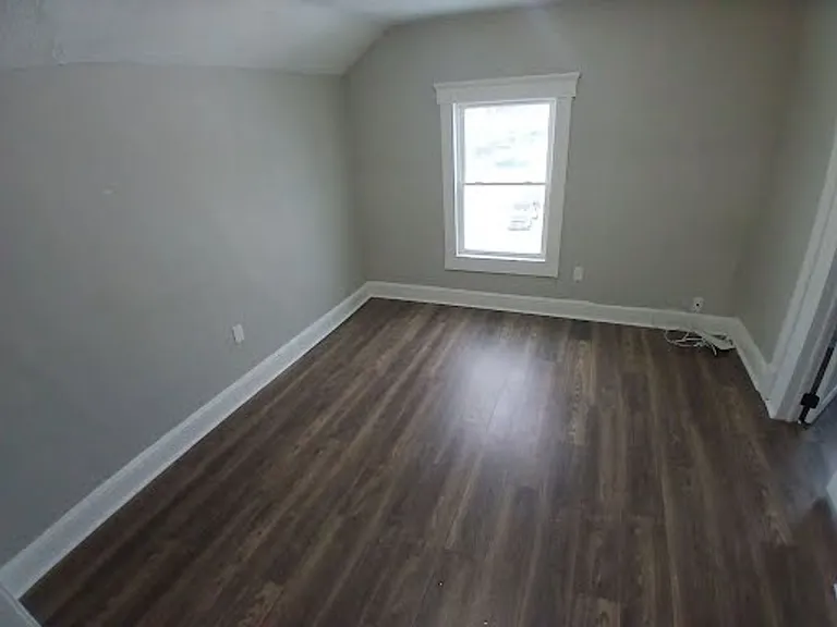 1053 Washington Ave — Photo 11