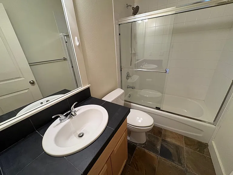 2110 Nob Hill Ave N #B — Photo 18