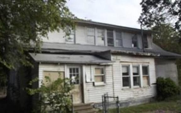 3rd image of 417 N Pleasant St