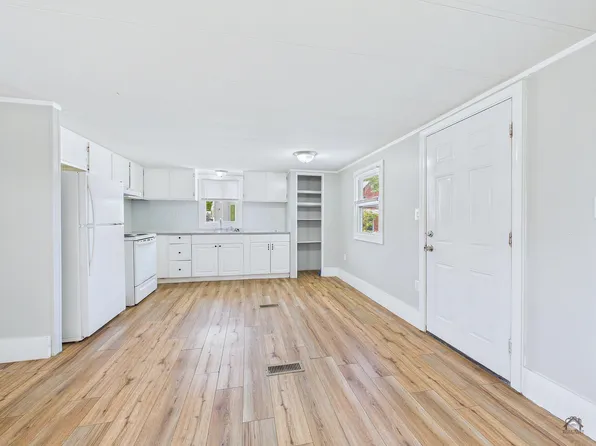 26 Summer Street, Norway, ME 04268