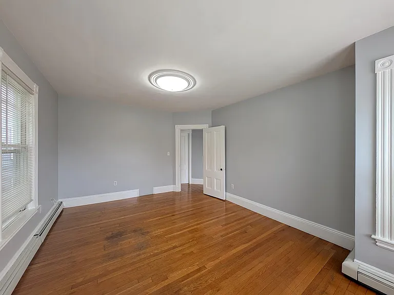 316 Beacon St — Photo 2