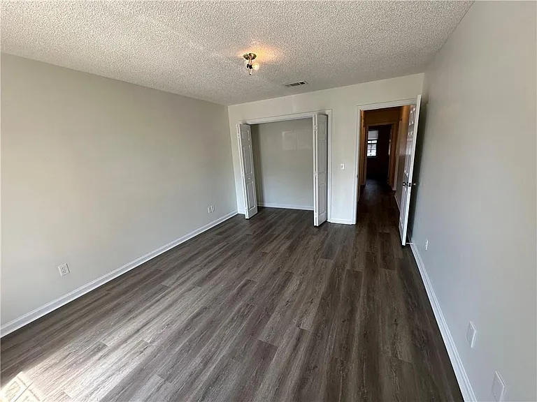 890 E Cherry St #201 — Photo 4
