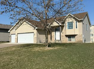 712 Brook Cir W, Montrose, MN 55363