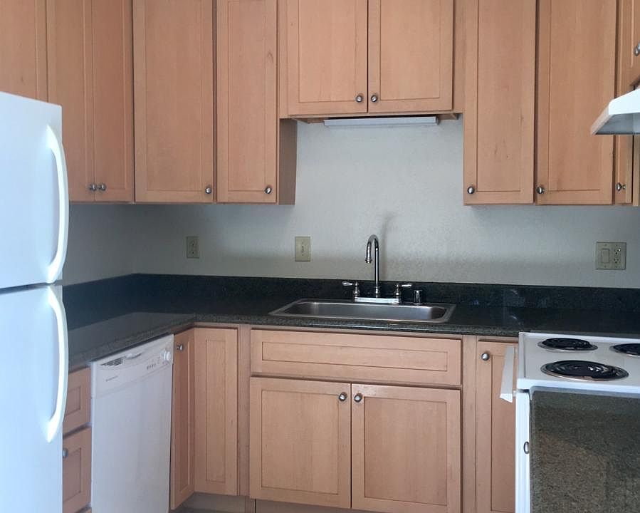 2nd image of 1415 Pearl St APT A